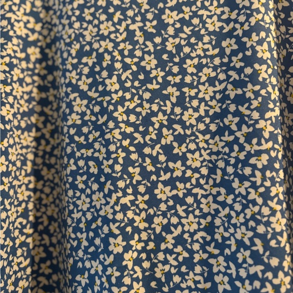 CHAUS NY Blue and White Floral Women's Top - Picture 2 of 7